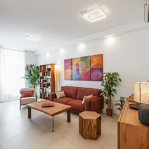 Ad Oriente La Maddalena (Sassari)